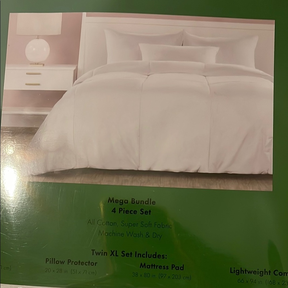 White Mega Bundle 4 Piece Bedding Set
Has never been out of the bag!